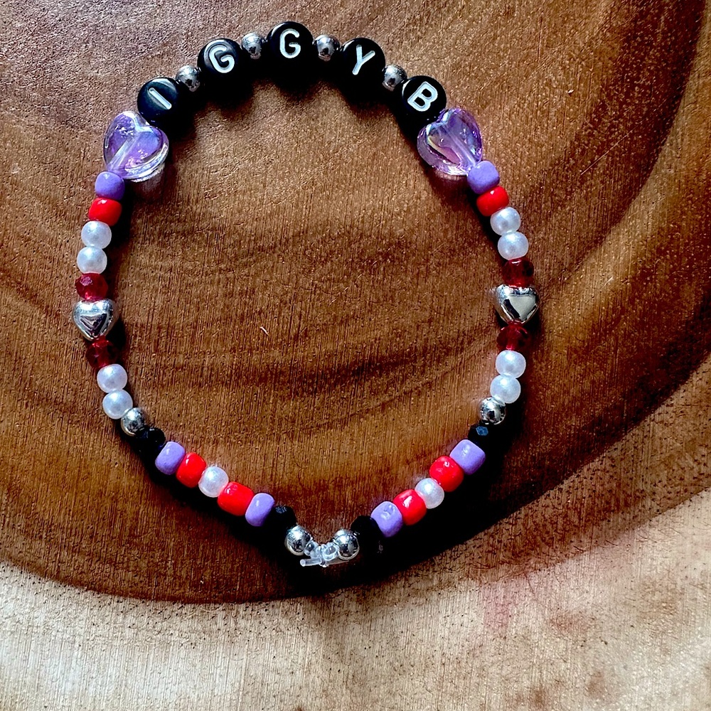 5 for $10 Taylor Swift Handmade Friendship Beaded Bracelet
“Imgonnagetyouback”